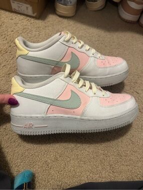 Nike Kids Low-Top Sneakers in White, Pastel Pink & Mint